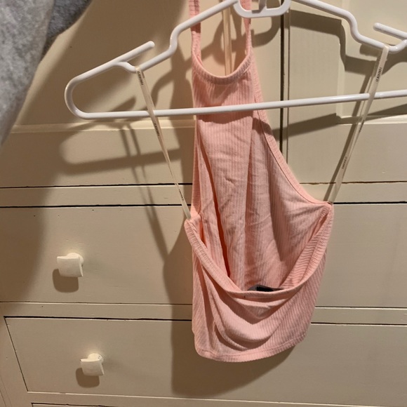 Pink halter crop - Picture 2 of 3